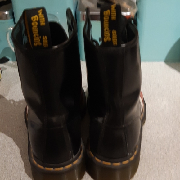 Doc Martens - Picture 3 of 5